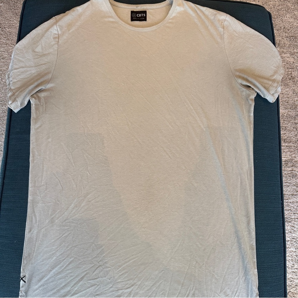 Cuts Crew Neck Split Hem T-Shirt in Light Sage Green